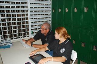 John Rodríguez (Presidente) y Rebeca Dávila (Arbitro FIBA)